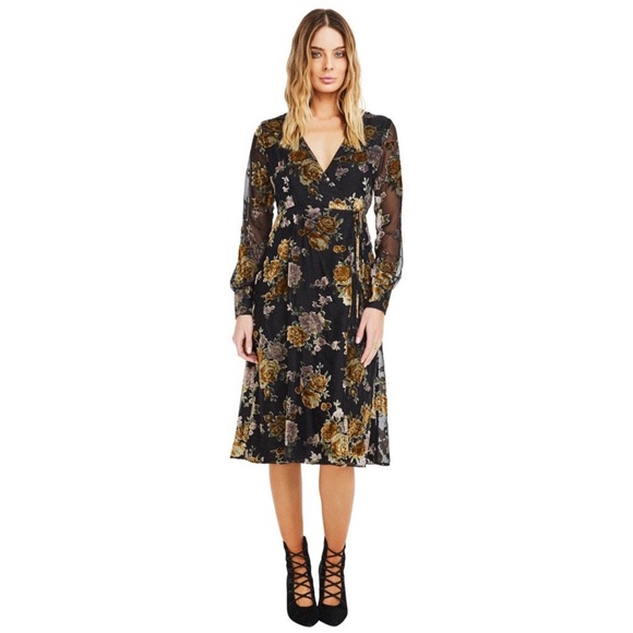 Astr Dresses & Skirts - NWT ASTR velvet burnout dress